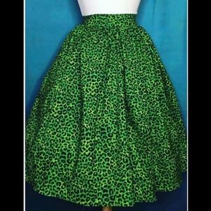 HD Retro Clothing Gathered Skirt - Sz. 30-31 💚